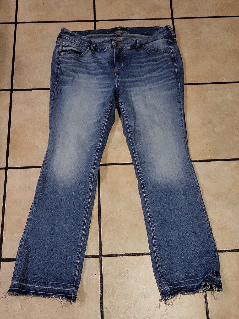 Women’s Mid Wash Blue Straight-Leg Jeans